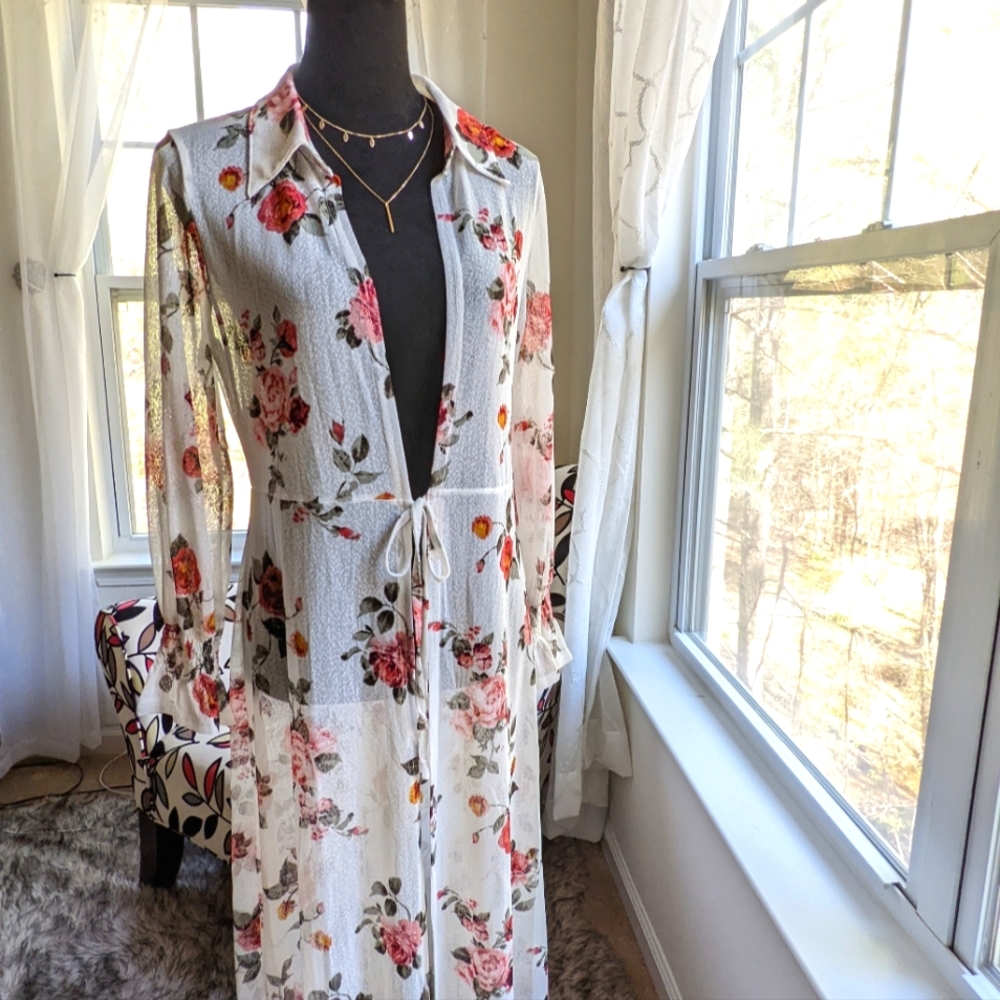 🔴SOLD🔴Vintage Chiffon Poet Sleeve Dressing Gown Size M